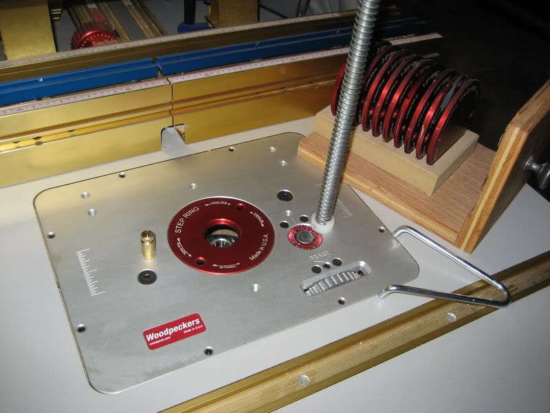 Milwaukee 5625 router in a table